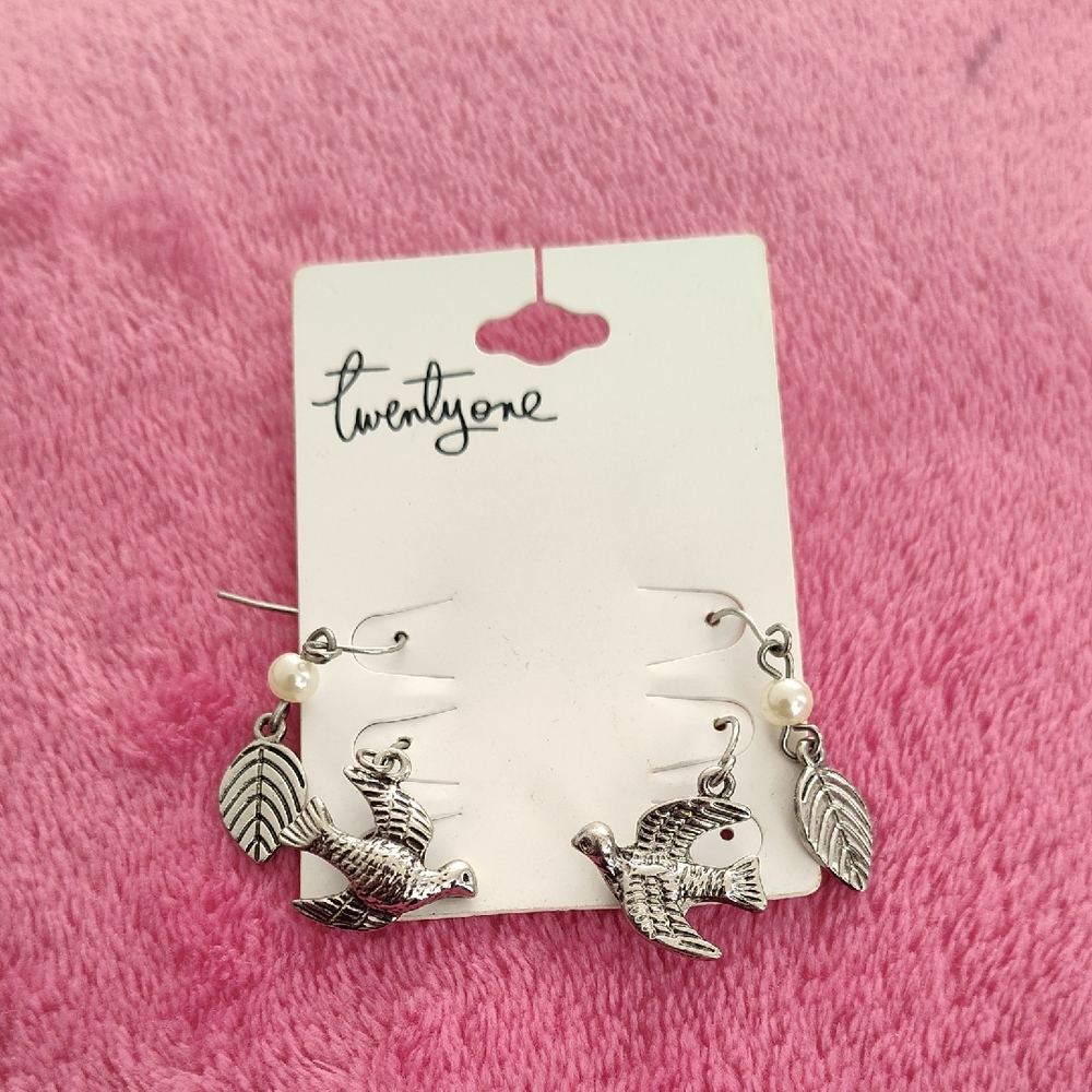 Spring 🌱 Silver Bird and Leaf Earrings 2 Pairs